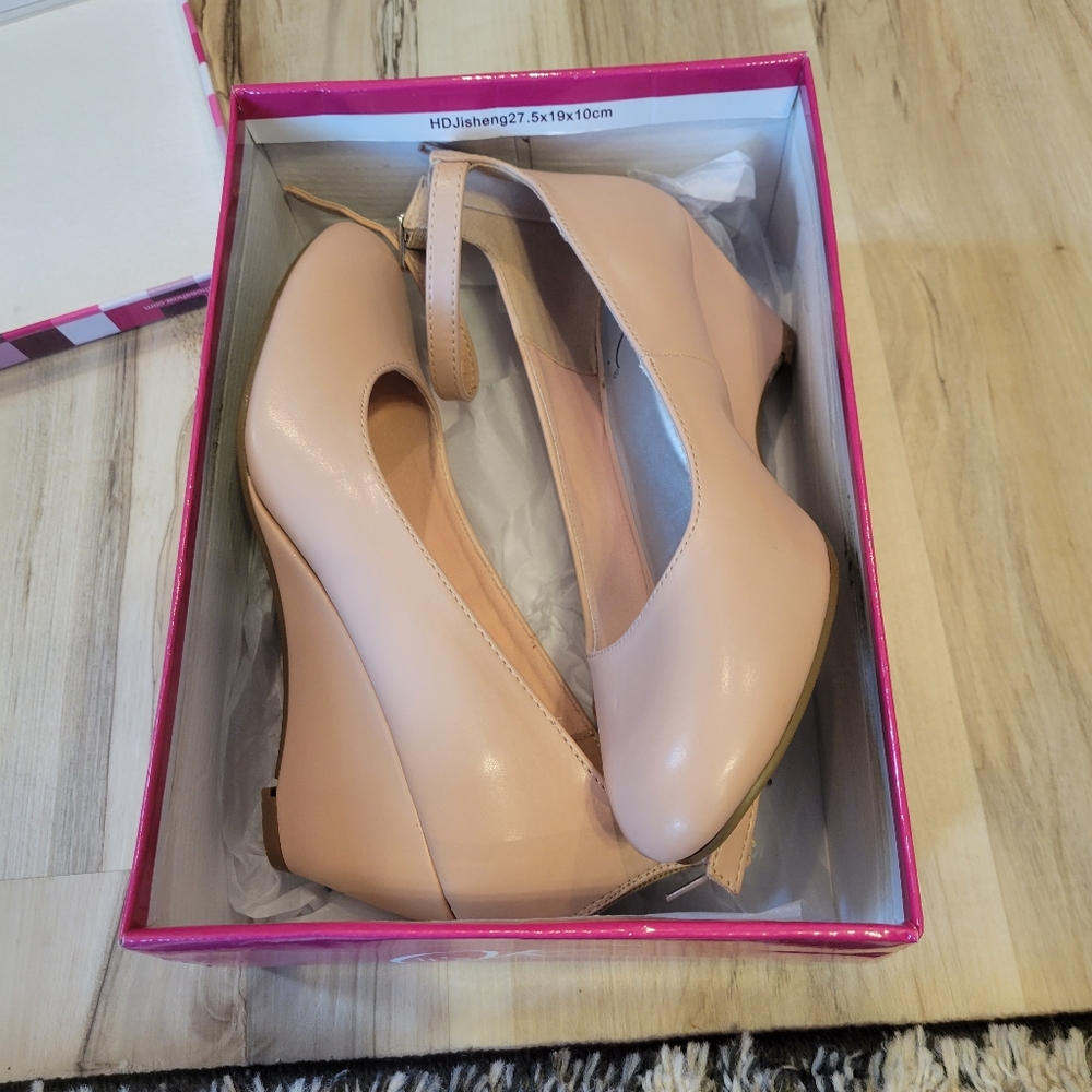 Women's shoes size 8